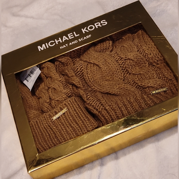 NWT!! Michael Kors Scarf & Hat Set - Picture 1 of 9